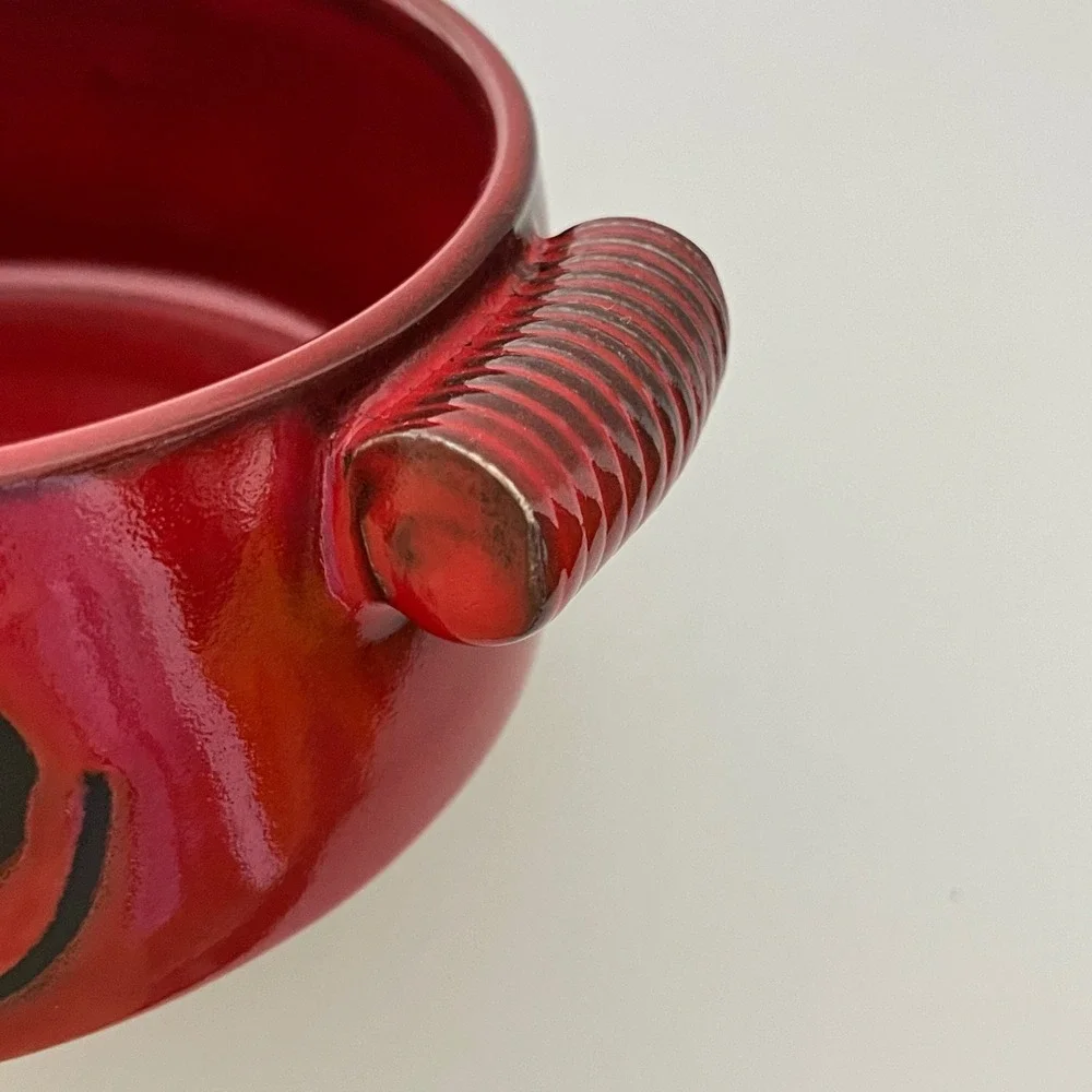 Jan Bostwick Ceramic Bowl‎   Red Black Spiral Art Pottery Ribbed Handles